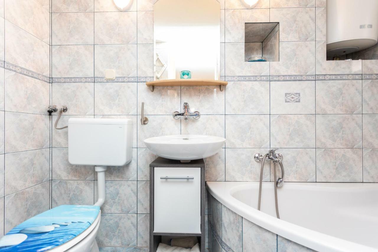 Apartman Verbenia Vrbnik Exterior photo