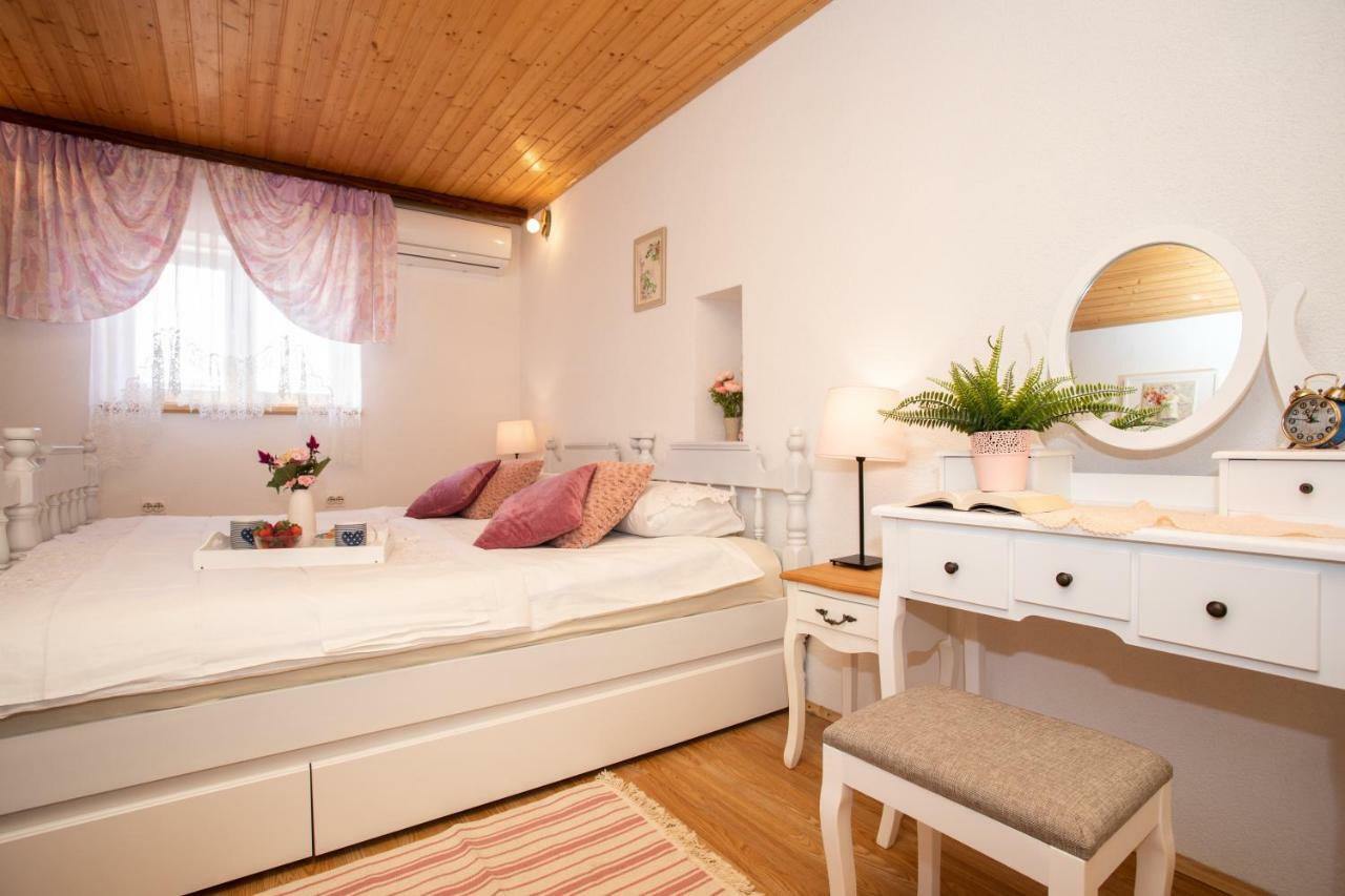 Apartman Verbenia Vrbnik Exterior photo