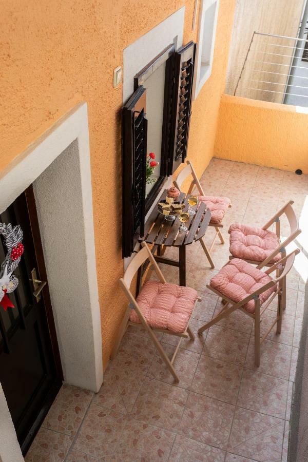 Apartman Verbenia Vrbnik Exterior photo