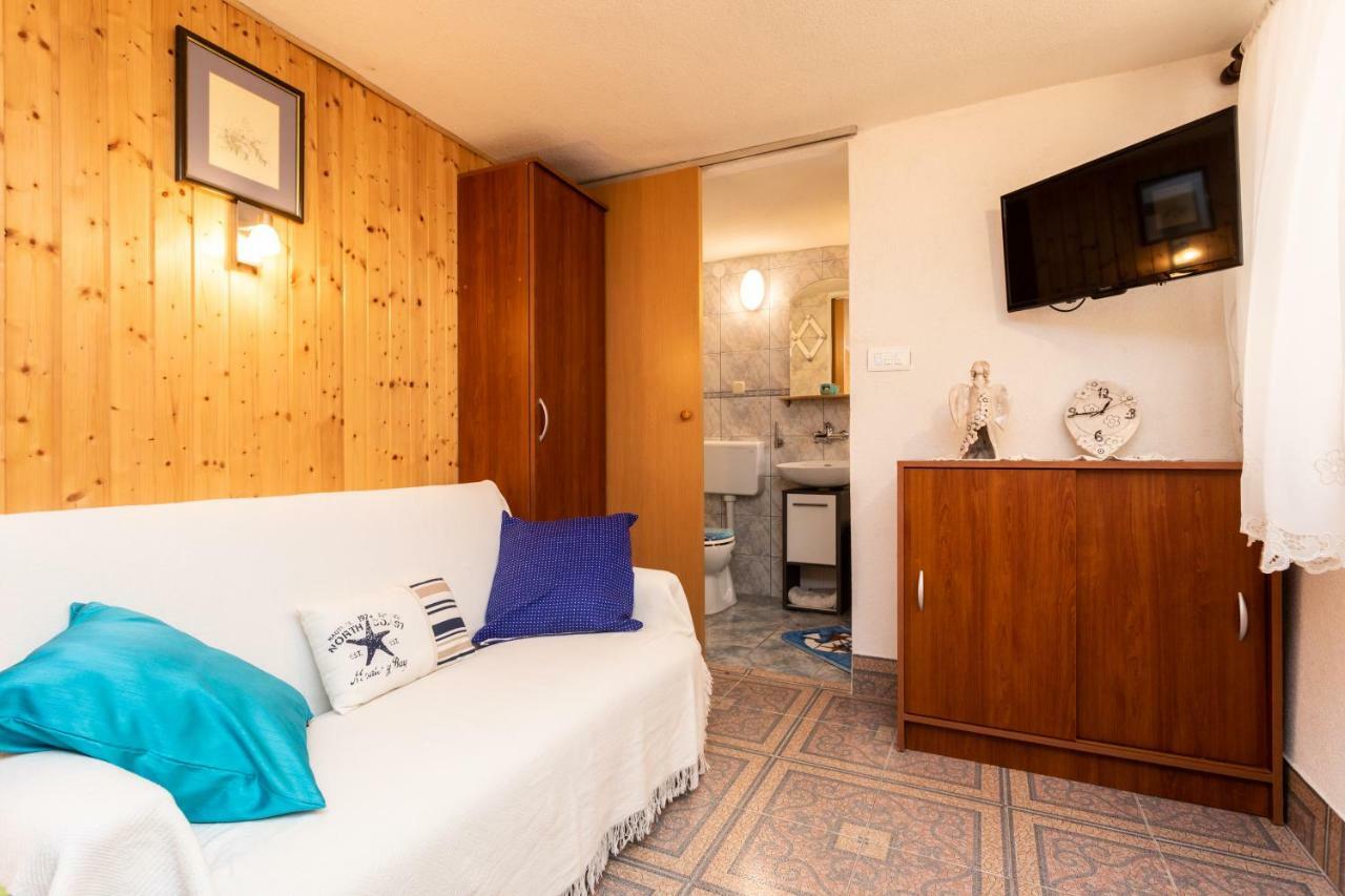 Apartman Verbenia Vrbnik Exterior photo